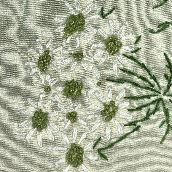 Hand Embroidered Scalloped Edge XL 57" X 100" Tablecloth Floral Pattern Linens - Picture 7 of 16